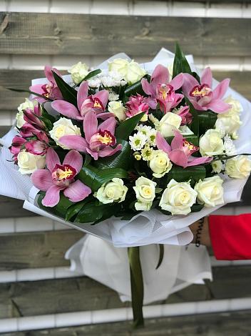 Букет цветов из: Розы и Хризантемы в Сергеевке