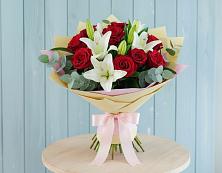 Букет цветов из:  Лилии и Розы в Сергеевке