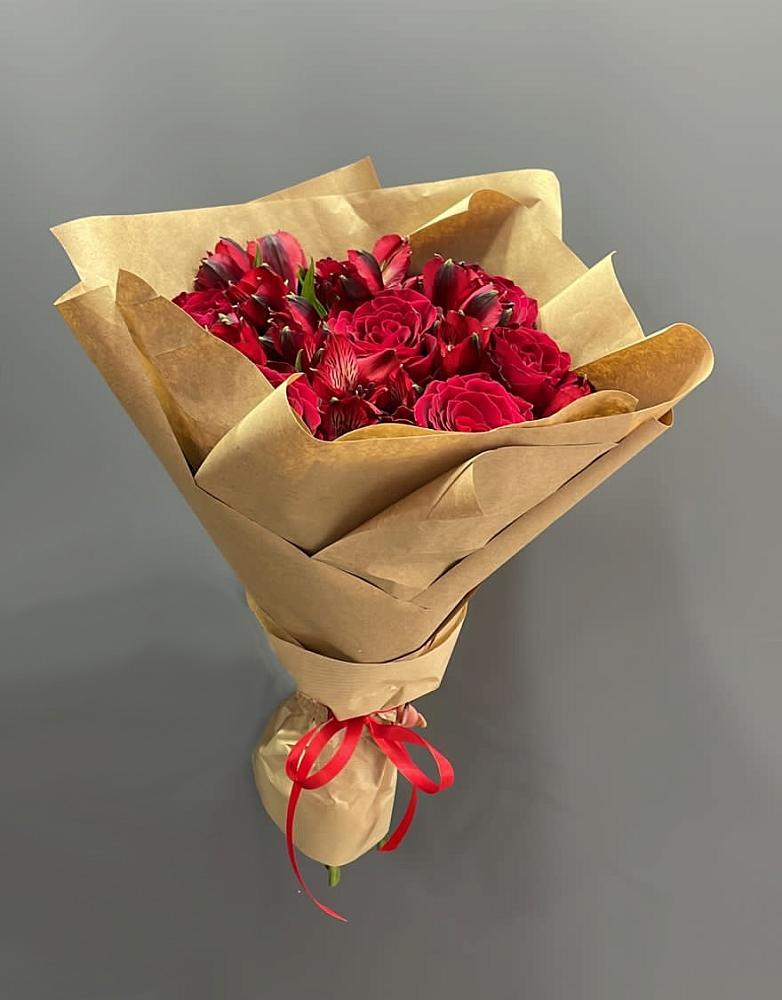 Букет цветов из: Альстромерии и Розы в Сергеевке