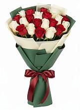 Букет Микс из красных и белых роз в Сергеевке