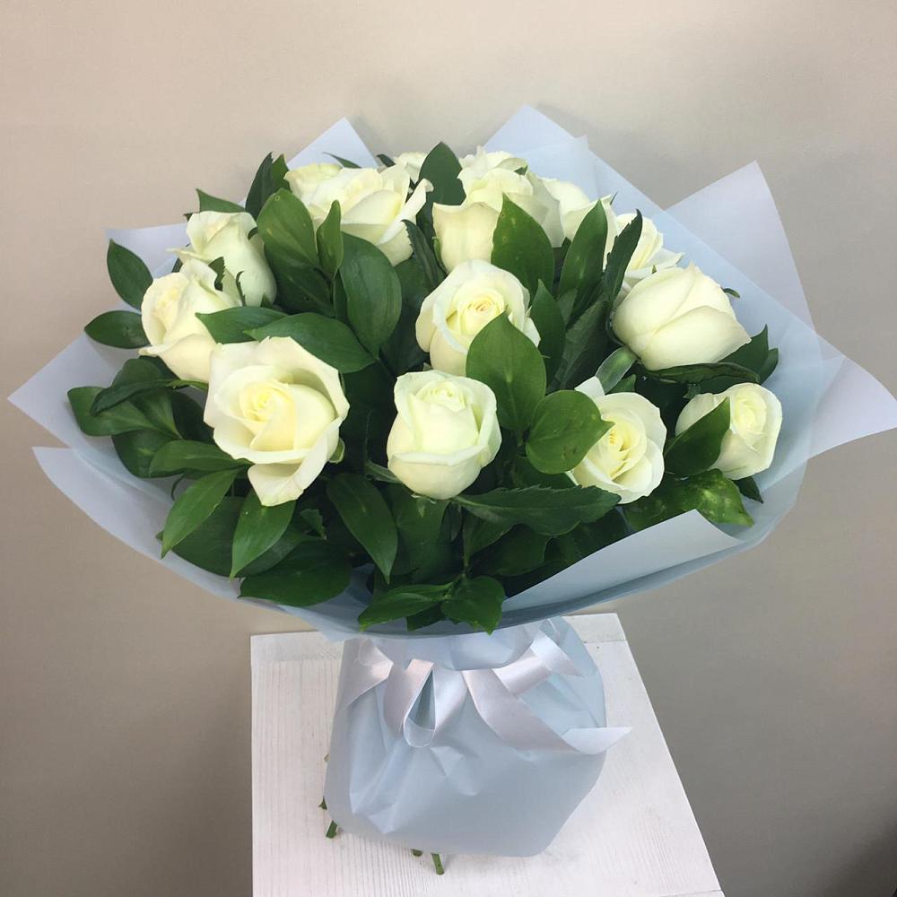 Букет 15 Белых роз Проуд в Сергеевке