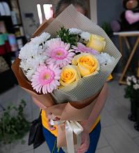 Букет цветов из:  Герберы, Розы и Хризантемы в Сергеевке