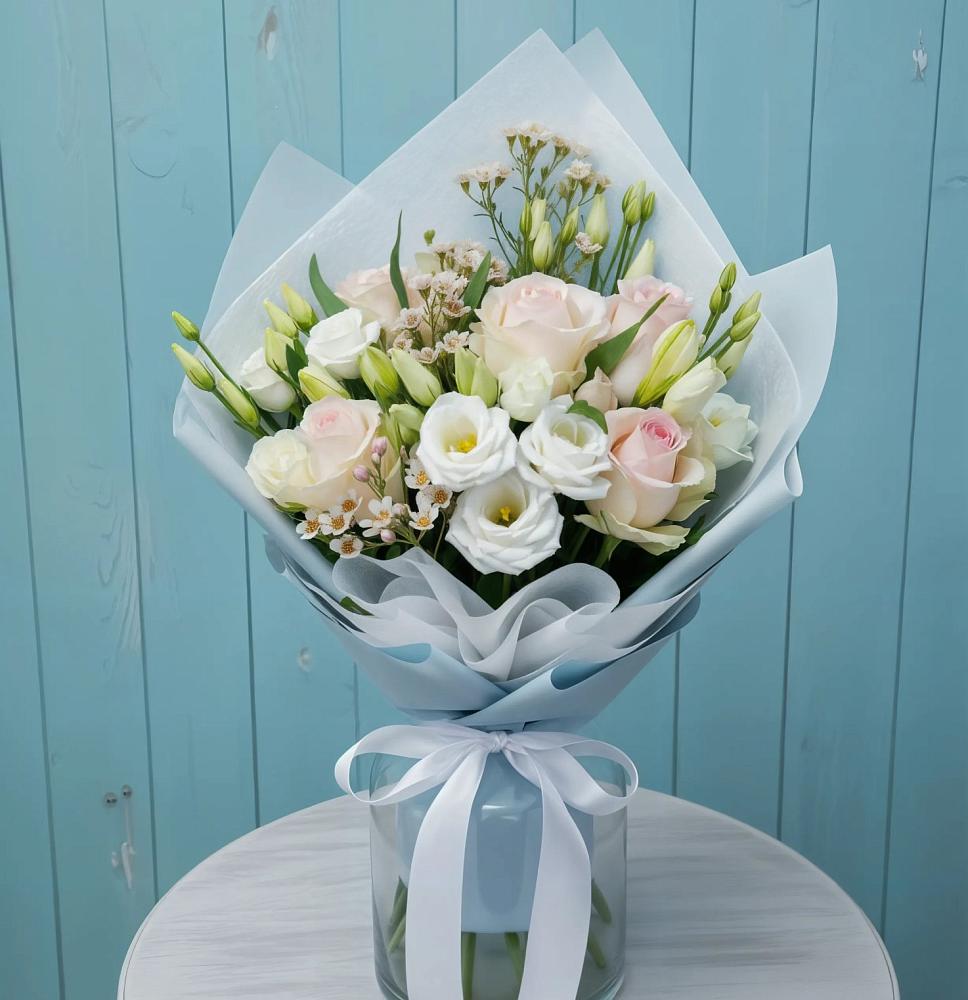 Букет цветов из: Розы и Лизиантусы в Сергеевке