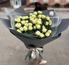 Букет Белые кустовые розы Солинеро в Сергеевке