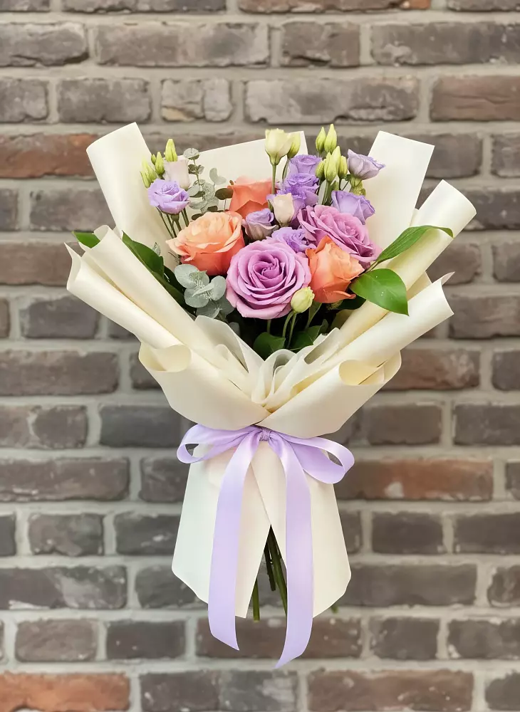 Букет цветов из: Лизиантусы и Розы в Сергеевке