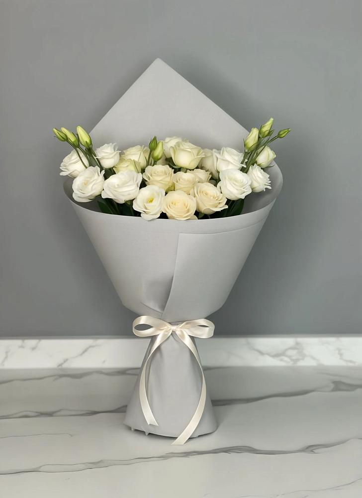 Букет цветов из: Розы и Лизиантусы в Сергеевке