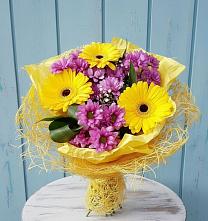 Букет цветов из:  Хризантемы и Герберы в Сергеевке