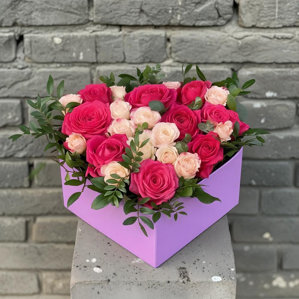 Цветочная композиция из Розы в коробке в Сергеевке