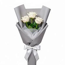 Букет 3 белые розы в Сергеевке