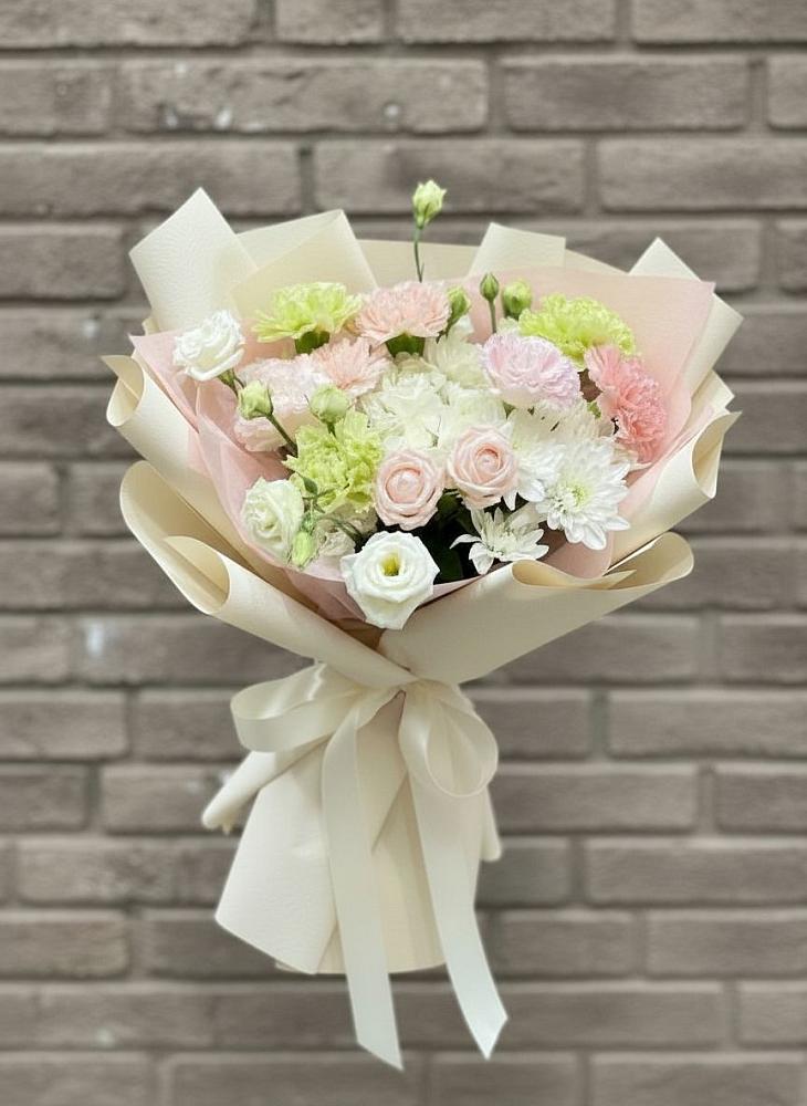 Букет цветов из: Гвоздики, Розы, Лизиантусы и Хризантемы в Сергеевке