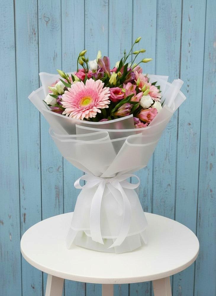 Букет цветов из: Герберы, Альстромерии и Лизиантусы в Сергеевке