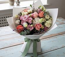 Букет цветов из:  Розы, Лизиантусы и Гвоздики в Сергеевке