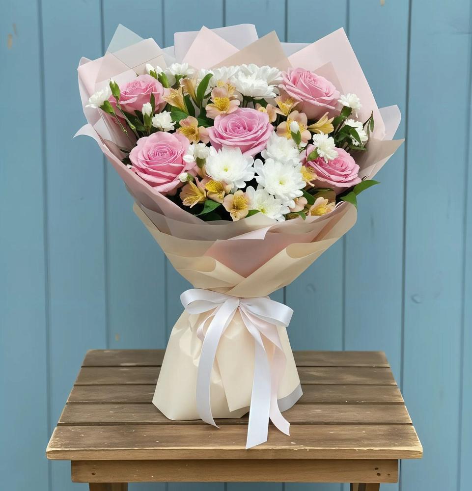 Букет цветов из: Гвоздики, Орхидеи и Розы в Сергеевке