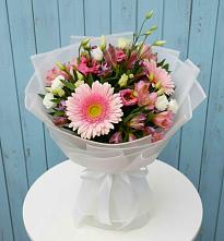 Букет цветов из:  Герберы, Альстромерии и Лизиантусы #REPLACE_PRED# Сергеевке