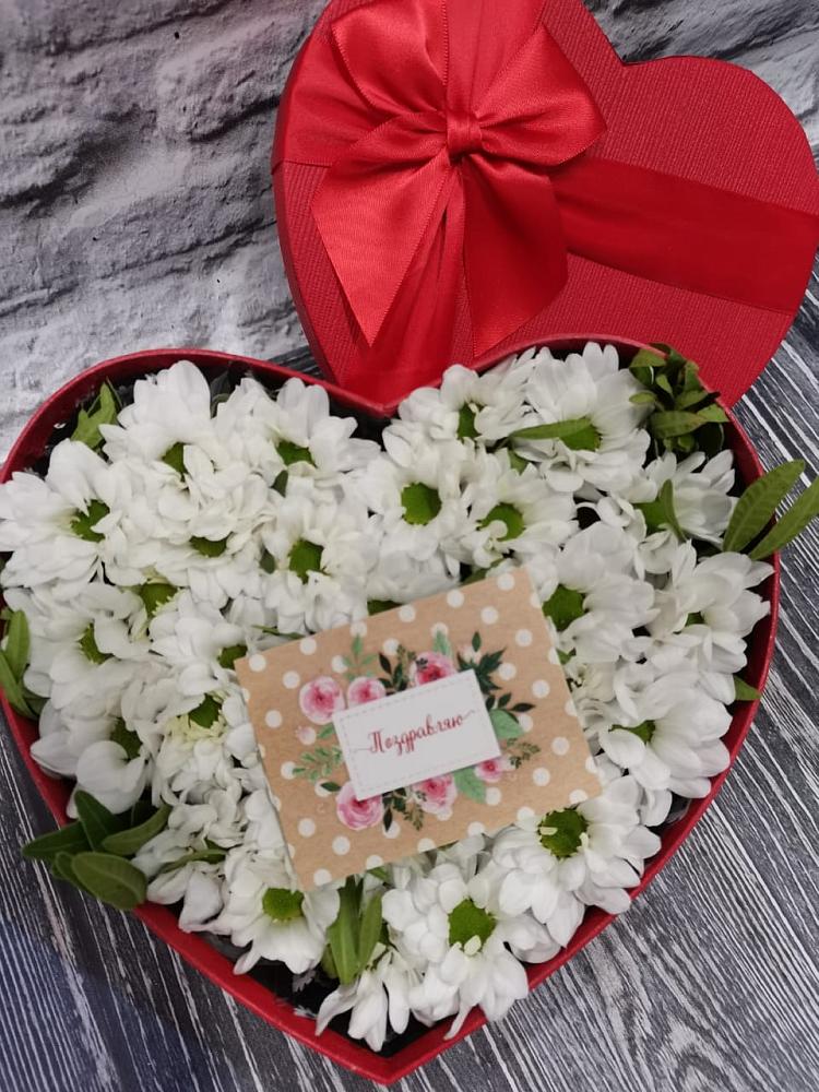 Цветочная композиция из Хризантемы в виде сердца в Сергеевке