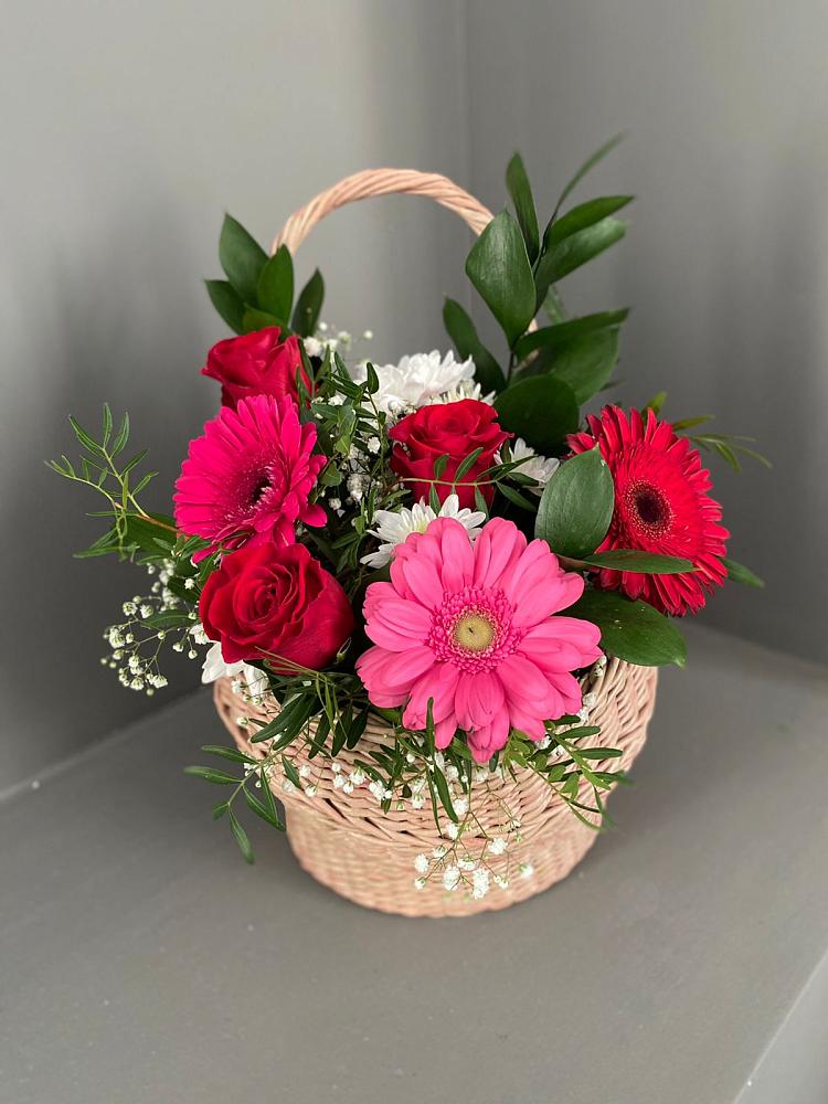 Цветочная композиция из Розы, Хризантемы и Герберы в корзине в Сергеевке