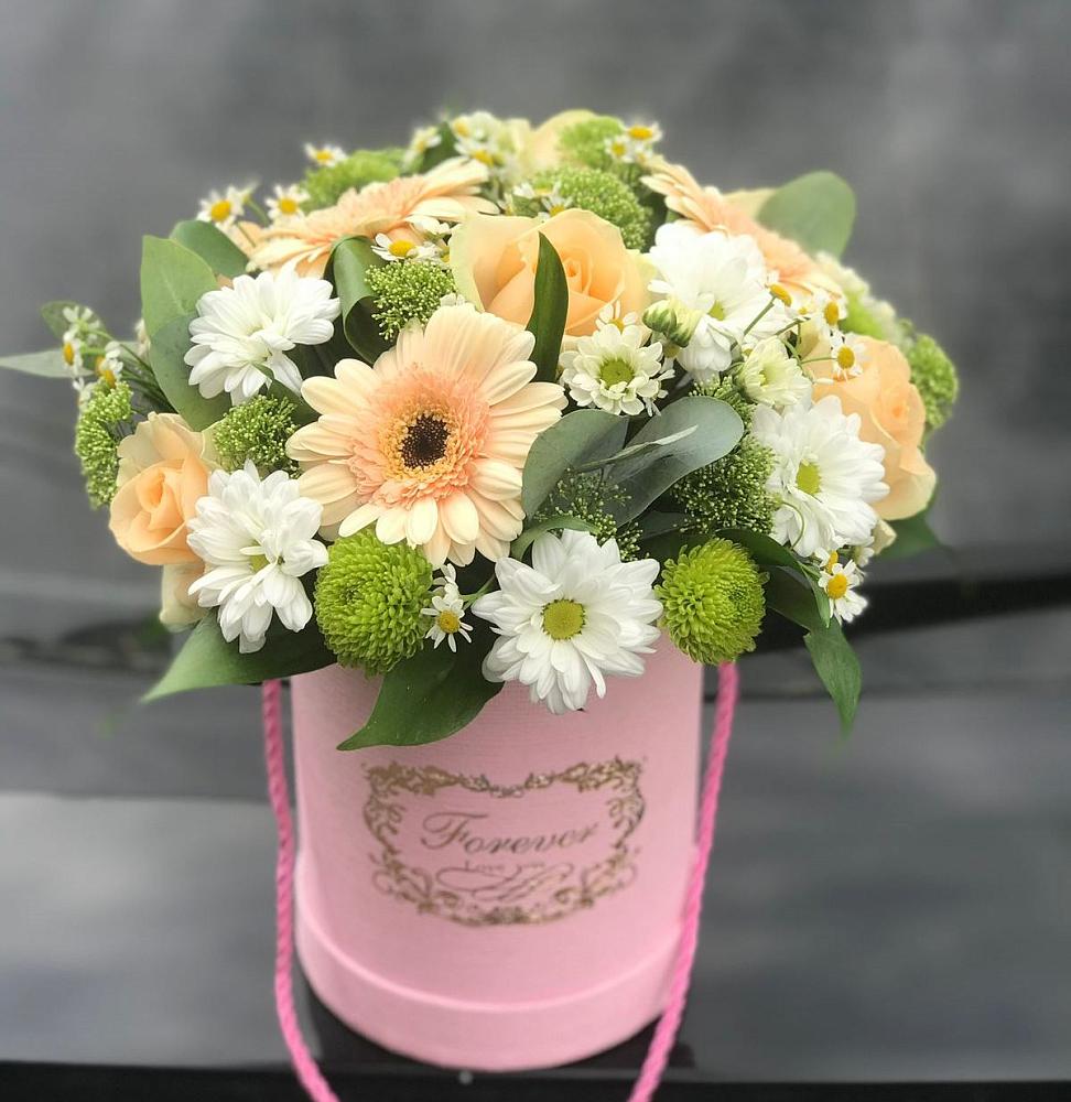 Цветочная композиция из Розы, Герберы и Хризантемы в шляпной коробке в Сергеевке