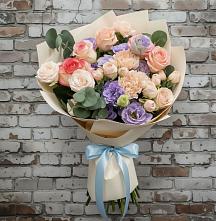 Букет цветов из:  Розы, Лизиантусы и Гвоздики в Сергеевке