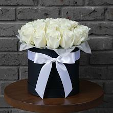 Цветочная композиция из Розы в шляпной коробке в Сергеевке